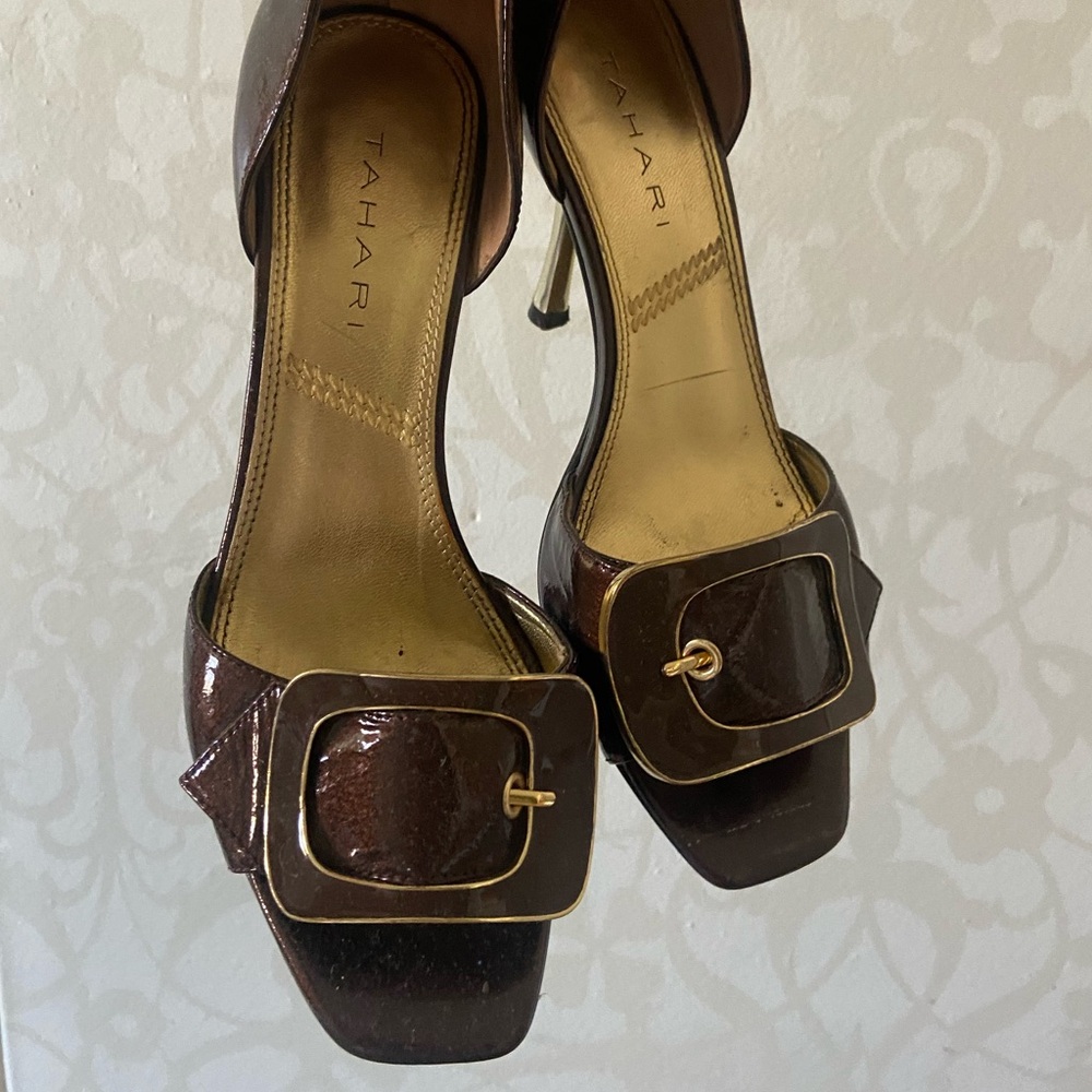 Sexyyy Tahari Heels